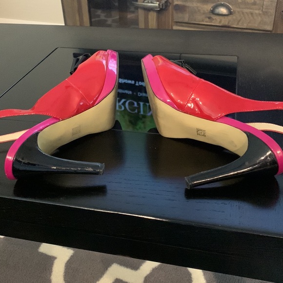 Anne Klein Red, Pink & Black Patent Leather Peep toe sling back pumps black bow - Picture 5 of 10
